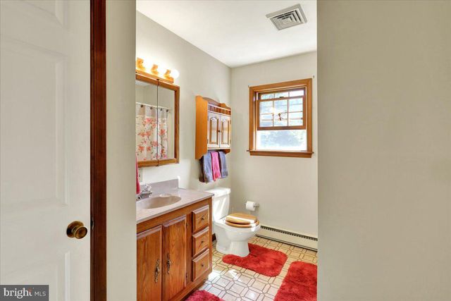 1170 N MANOR RD, Honey Brook, PA 19344
