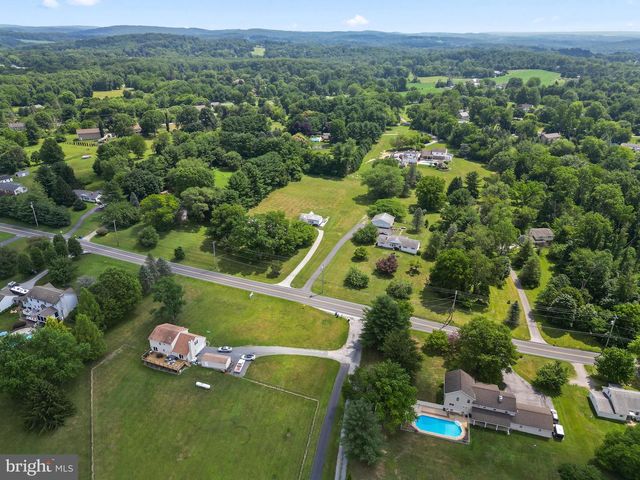 1170 N MANOR RD, Honey Brook, PA 19344