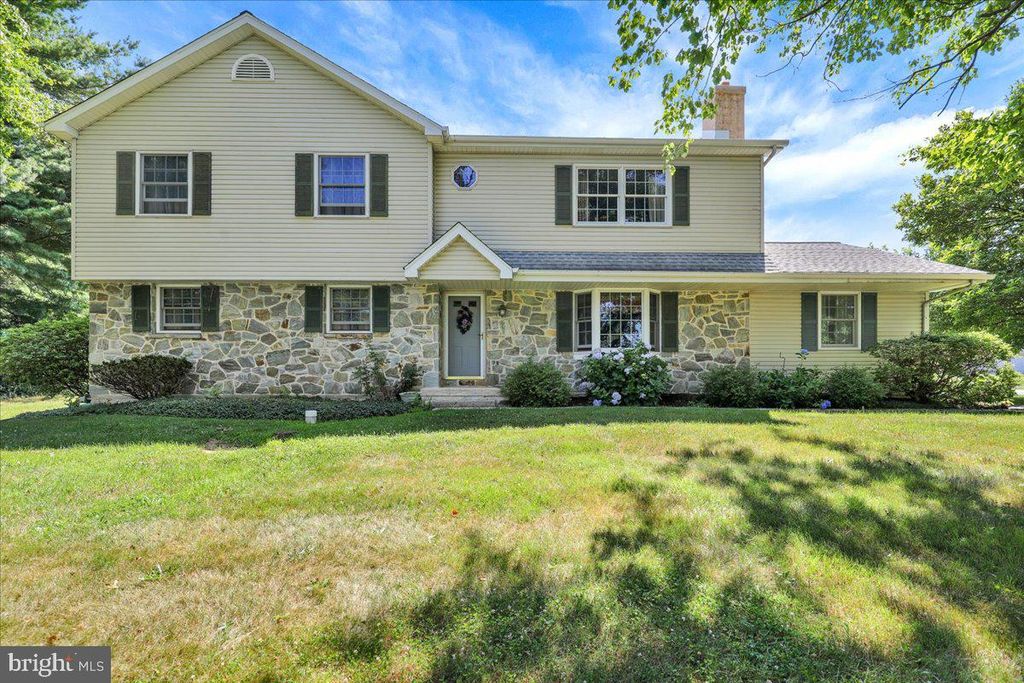 1170 N MANOR RD, Honey Brook, PA 19344