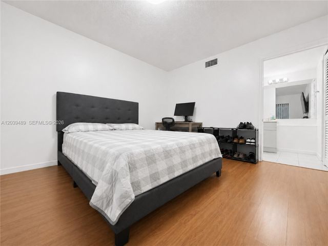 3rd Ct 3rd Court 20135 1, Miami, FL 33179
