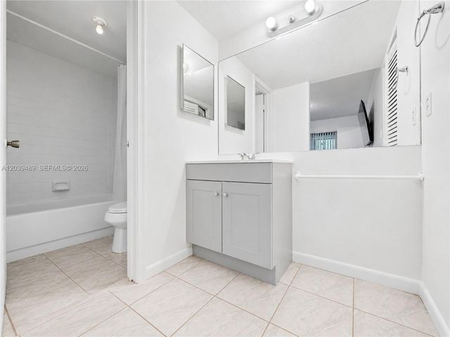 3rd Ct 3rd Court 20135 1, Miami, FL 33179