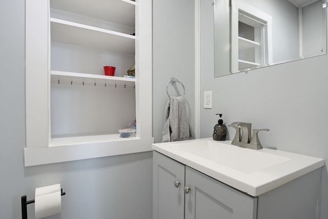 148 Ettrick St, Brockton, MA 02301