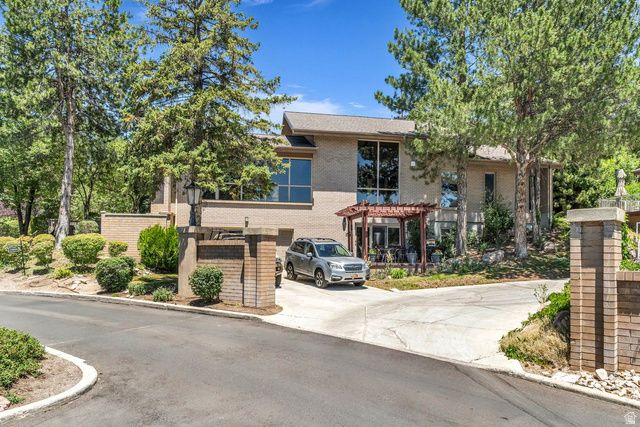 811 N GRANDRIDGE DR, Salt Lake City, UT 84103