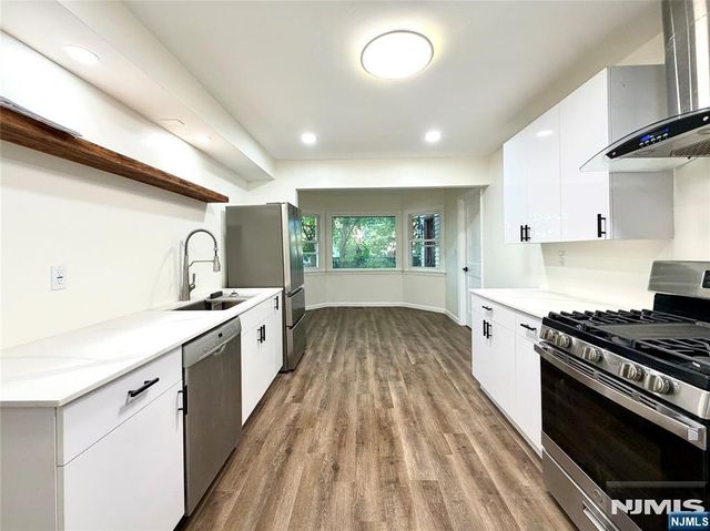 4-21 Saddle River Road 1, Fair Lawn, NJ 07410