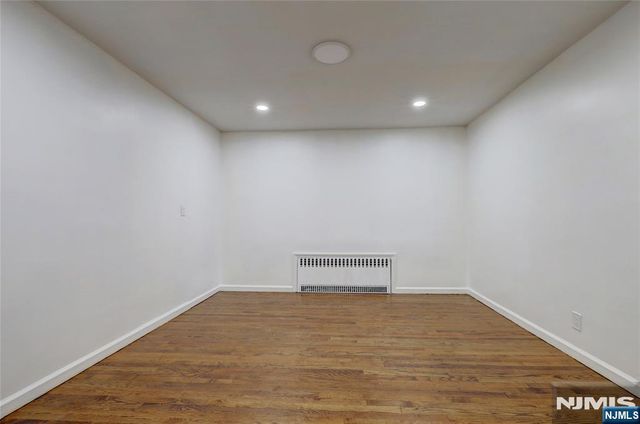 4-21 Saddle River Road 1, Fair Lawn, NJ 07410