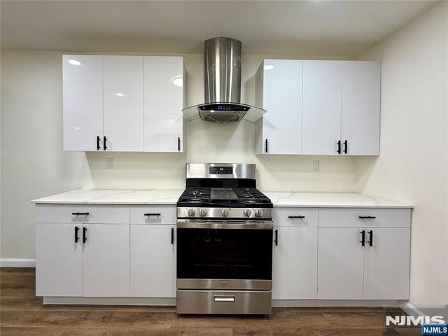 4-21 Saddle River Road 1, Fair Lawn, NJ 07410