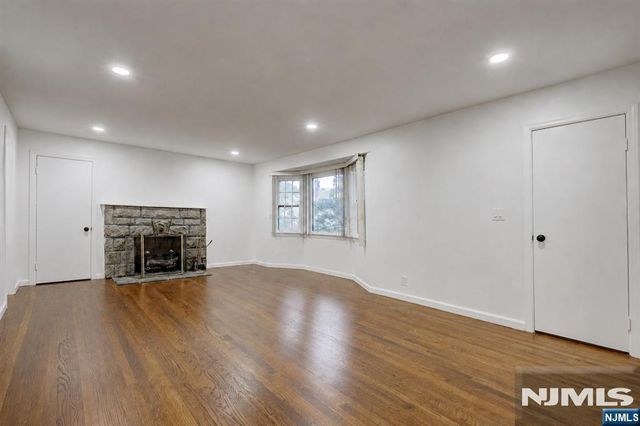 4-21 Saddle River Road 1, Fair Lawn, NJ 07410