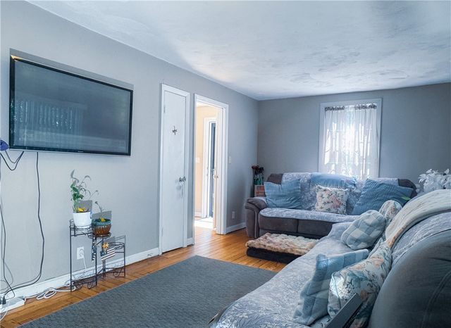 16 Jennison Road, Warwick, RI 02889