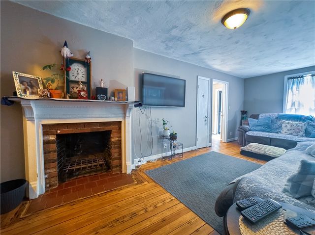 16 Jennison Road, Warwick, RI 02889