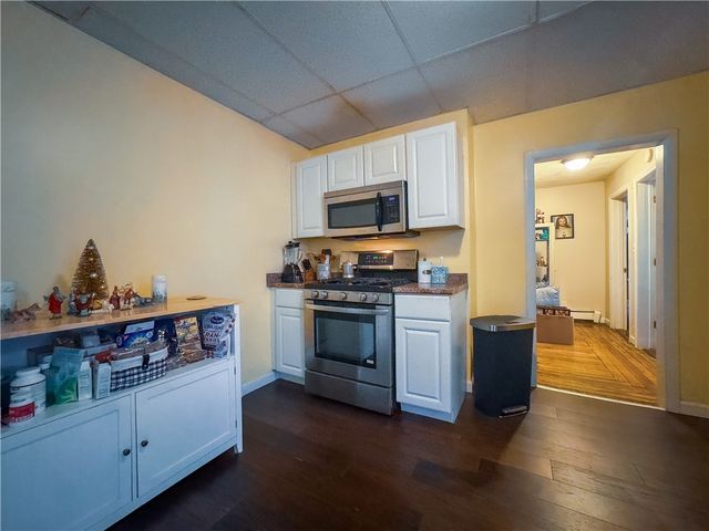 16 Jennison Road, Warwick, RI 02889