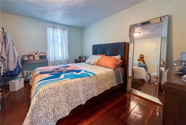 16 Jennison Road, Warwick, RI 02889