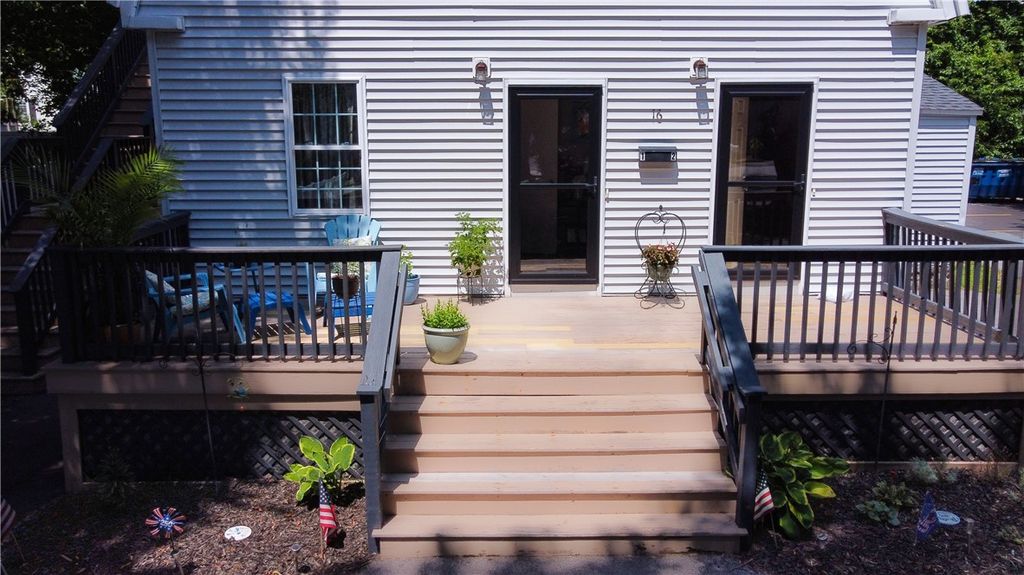 16 Jennison Road, Warwick, RI 02889