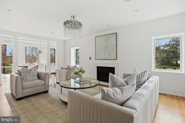 3001 FOXHALL RD NW, Washington, DC 20016