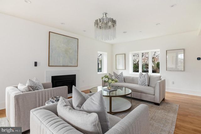 3001 FOXHALL RD NW, Washington, DC 20016