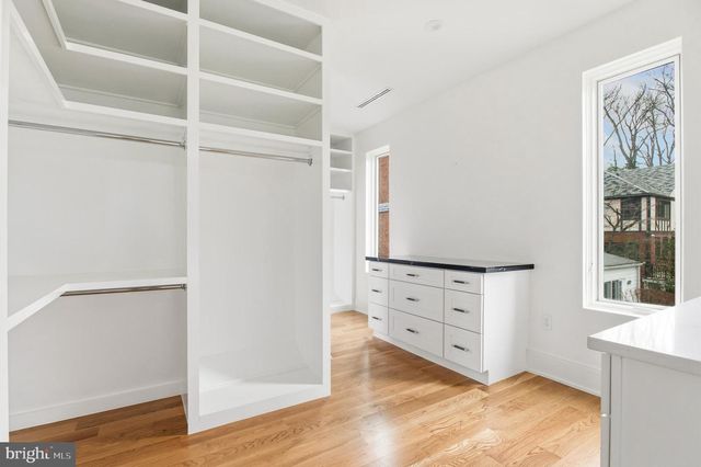 3001 FOXHALL RD NW, Washington, DC 20016