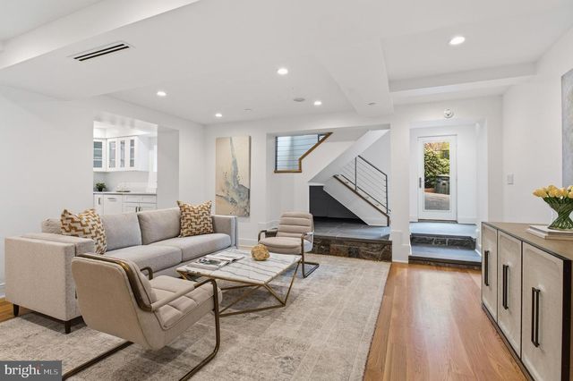 3001 FOXHALL RD NW, Washington, DC 20016