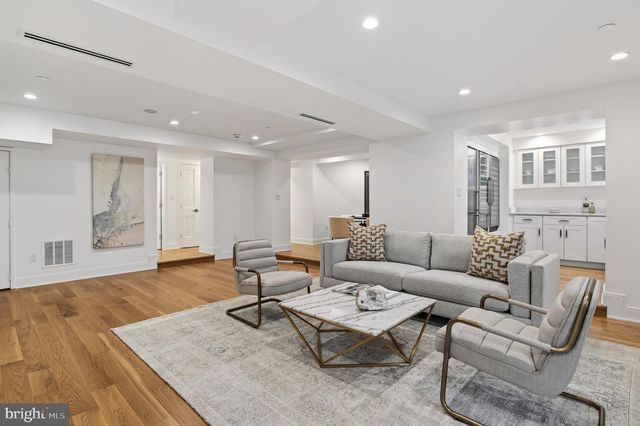 3001 FOXHALL RD NW, Washington, DC 20016