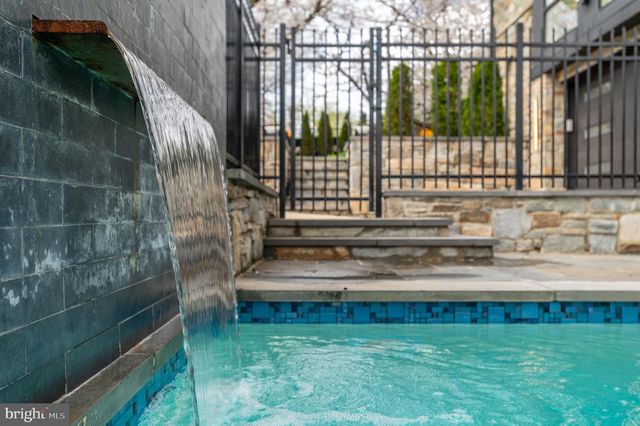 3001 FOXHALL RD NW, Washington, DC 20016