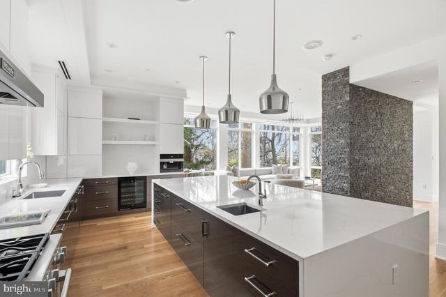 3001 FOXHALL RD NW, Washington, DC 20016