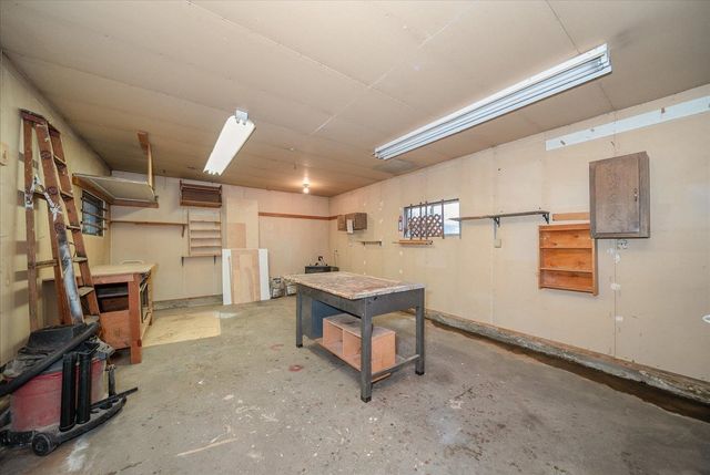 3323 E JACKSON Ave, Spokane, WA 99217