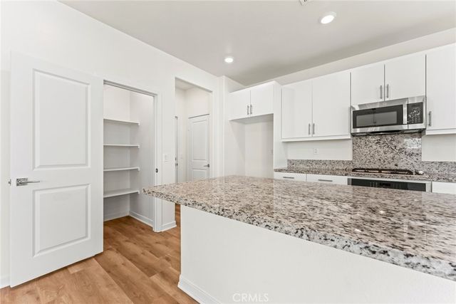 588 Calderwood Lane, Rialto, CA 92377