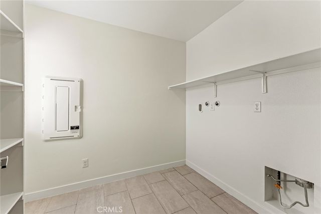 588 Calderwood Lane, Rialto, CA 92377