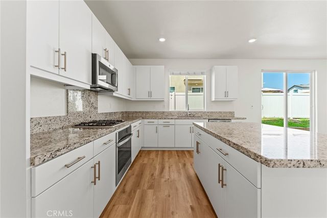 588 Calderwood Lane, Rialto, CA 92377