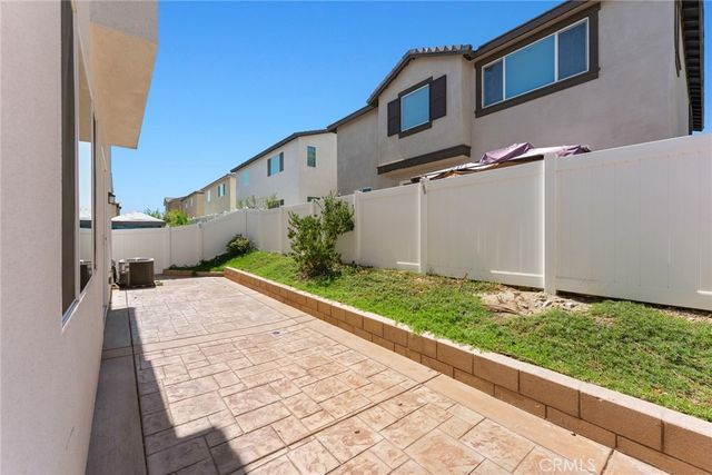 588 Calderwood Lane, Rialto, CA 92377