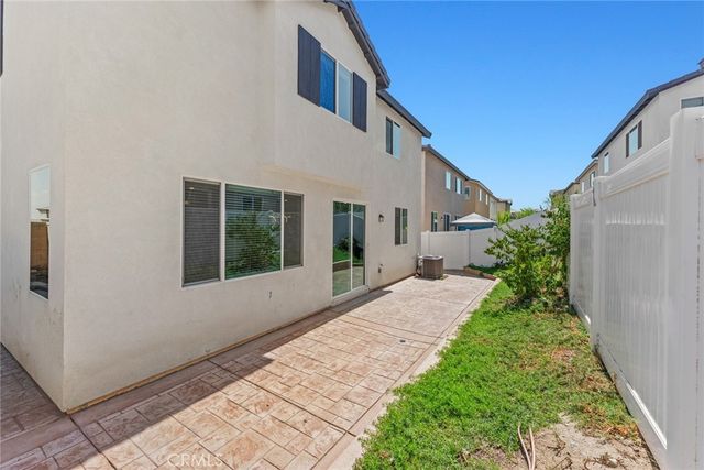 588 Calderwood Lane, Rialto, CA 92377