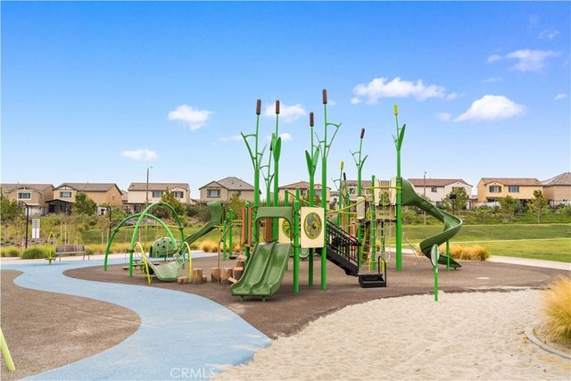 588 Calderwood Lane, Rialto, CA 92377