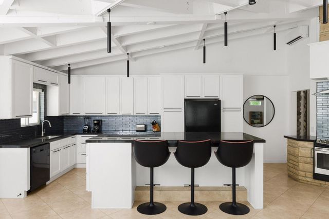1392 N Paseo De Anza, Palm Springs, CA 92262