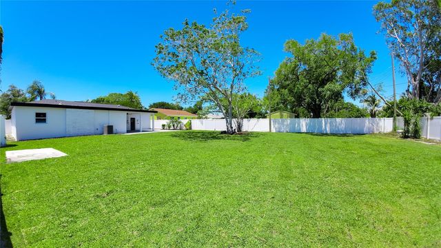936 ALCAZAR WAY S, St Petersburg, FL 33705