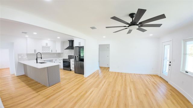 936 ALCAZAR WAY S, St Petersburg, FL 33705