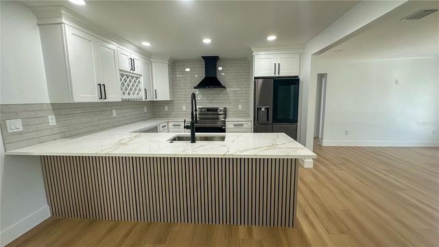 936 ALCAZAR WAY S, St Petersburg, FL 33705