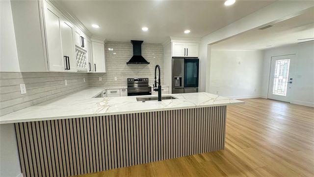 936 ALCAZAR WAY S, St Petersburg, FL 33705