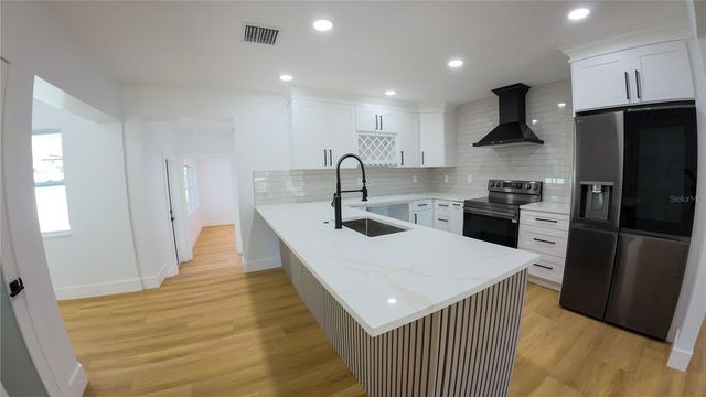 936 ALCAZAR WAY S, St Petersburg, FL 33705