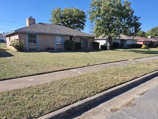 2705 Tanglewood Drive, Lancaster, TX 75134