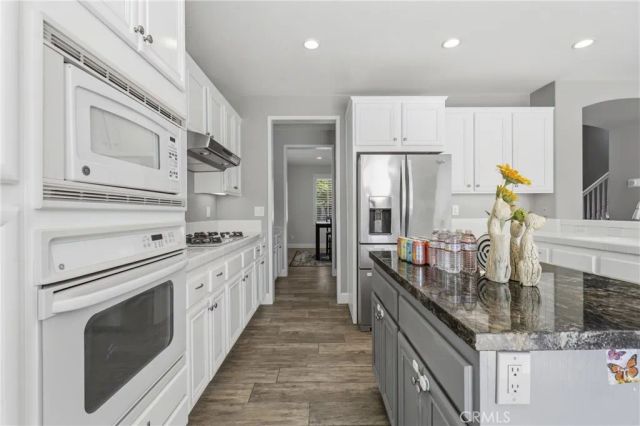 7266 Citrus Valley Ave, Eastvale, CA 92880