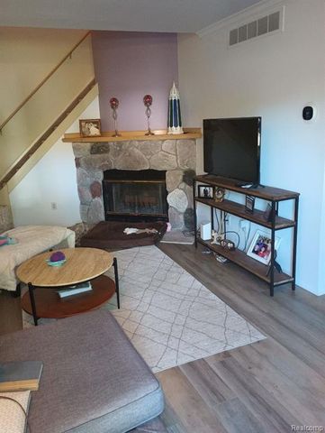 34777 E Wilma Court, New Baltimore, MI 48047