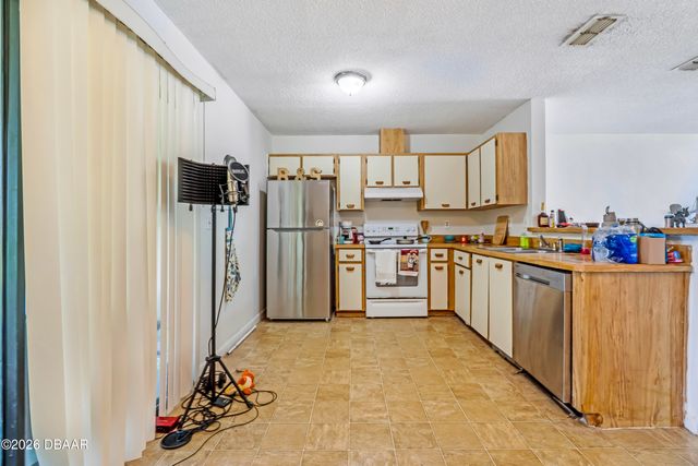 188 W Sandalwood Court, Daytona Beach, FL 32119