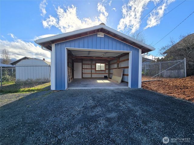 1035 W 8th Street, Port Angeles, WA 98363