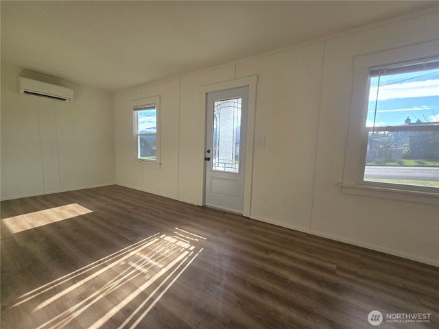 1035 W 8th Street, Port Angeles, WA 98363