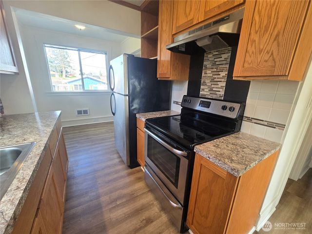 1035 W 8th Street, Port Angeles, WA 98363