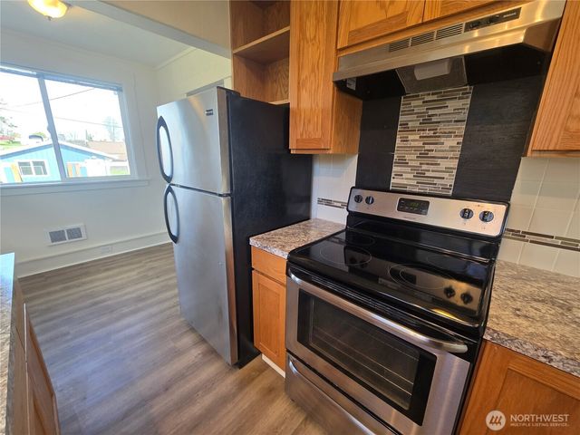 1035 W 8th Street, Port Angeles, WA 98363