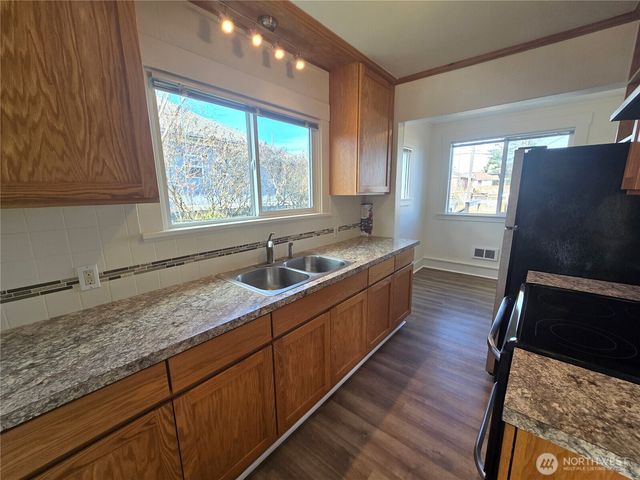 1035 W 8th Street, Port Angeles, WA 98363