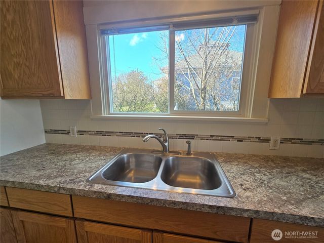 1035 W 8th Street, Port Angeles, WA 98363