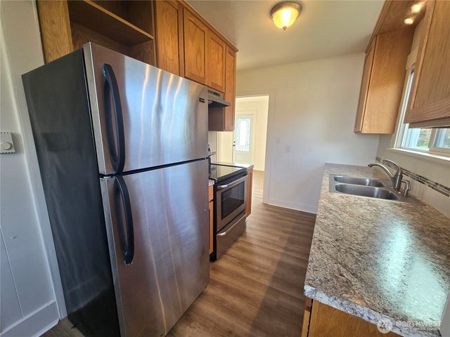 1035 W 8th Street, Port Angeles, WA 98363