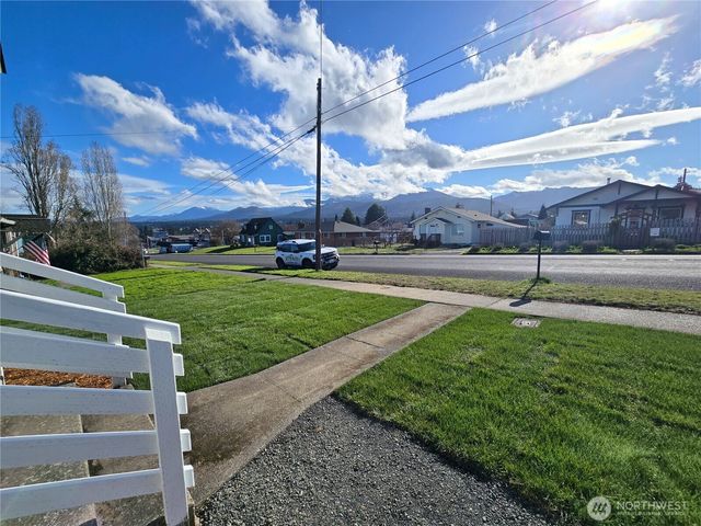 1035 W 8th Street, Port Angeles, WA 98363