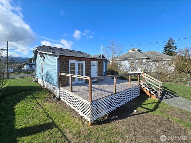 1035 W 8th Street, Port Angeles, WA 98363