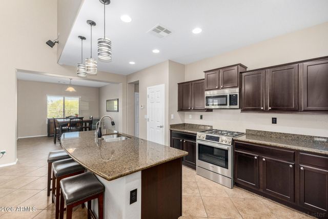 1904 W BLACK HILL Road, Phoenix, AZ 85085